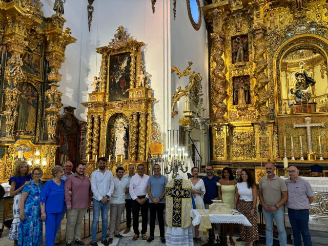 El taller de bordados de la Hermandad de Labradores, Paso Azul, realiza la casulla del sacerdote D. José Miguel Jiménez Atiénzar - 2, Foto 2