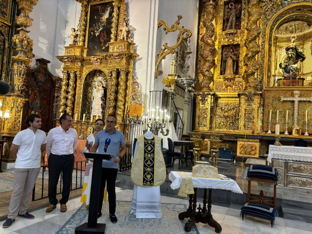 El taller de bordados de la Hermandad de Labradores, Paso Azul, realiza la casulla del sacerdote D. José Miguel Jiménez Atiénzar - 3, Foto 3