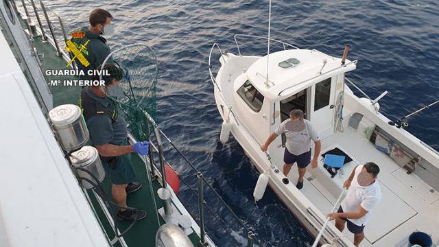 La Guardia Civil realiza 170 inspecciones a embarcaciones y motos acuáticas en el litoral murciano - 2, Foto 2