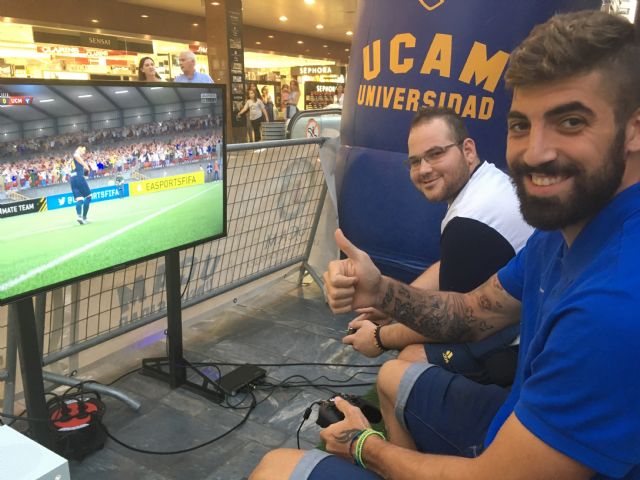 El equipo de eSports de la UCAM toma el centro de Murcia con un torneo de FIFA 17 - 1, Foto 1