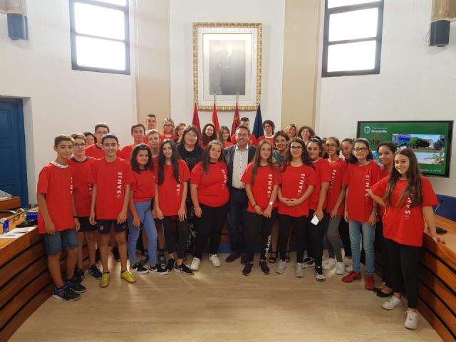 Estudiantes del IES Sanje son finalistas en un premio nacional de ciencia, y otros alumnos están becados por el Ministerio para una ruta científica, artística y literaria - 1, Foto 1