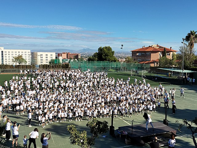 1.500 alumnos de Murcia y la Vega Baja de Alicante estrechan lazos con 16 países en el Día Mundial del Bienestar - 2, Foto 2