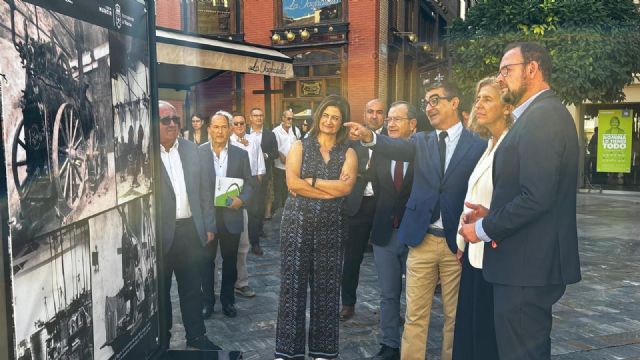 La plaza de Julián Romea acoge una exposición con motivo del centenario de Agrupal - 2, Foto 2