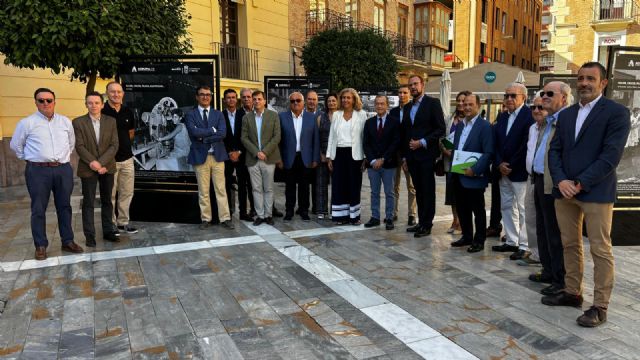 La plaza de Julián Romea acoge una exposición con motivo del centenario de Agrupal - 3, Foto 3