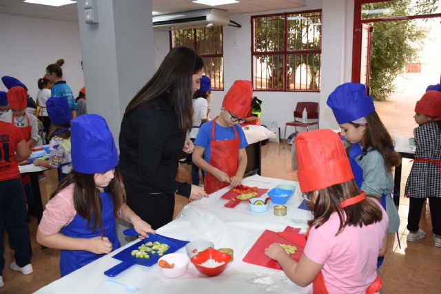 Los jóvenes de Calasparra agotan las plazas del taller “Pequeños Chef” - 2, Foto 2