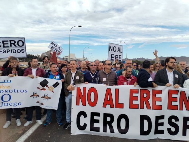 Los representantes de los trabajadores de SABIC acuerdan con la empresa un calendario de reuniones para negociar el ERE por el cierre de la planta Lexan2 del complejo de La Aljorra - 1, Foto 1