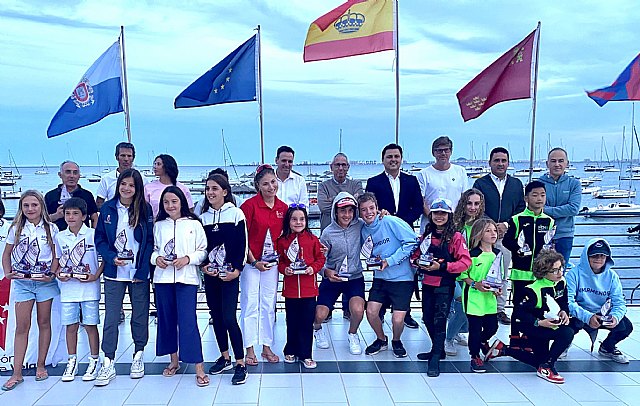 Foto de familia de los campoenes en el RCR Santiago de la Ribera  ©RCRSR, Foto 1