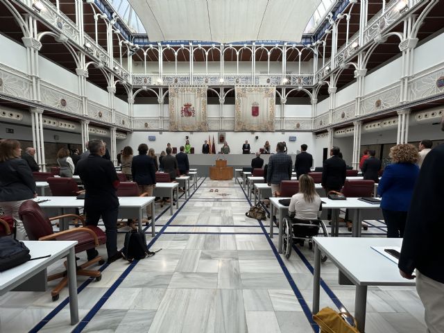 La Asamblea Regional de Murcia guarda un minuto silencio por las víctimas de la DANA - 1, Foto 1