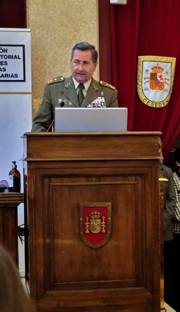 Reconocimiento a mujeres pioneras en defensa y seguridad en el CESEDEN - 1, Foto 1