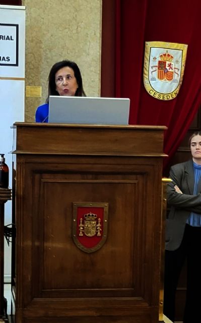 Reconocimiento a mujeres pioneras en defensa y seguridad en el CESEDEN - 3, Foto 3