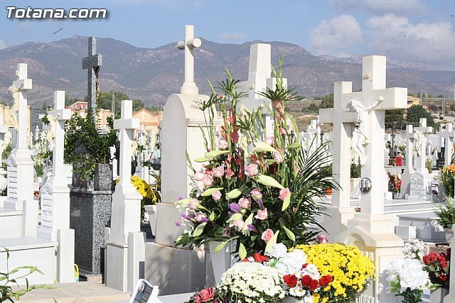 El alcalde visita el Cementerio de San Ildefonso con motivo del Día de Todos los Santos - 1, Foto 1