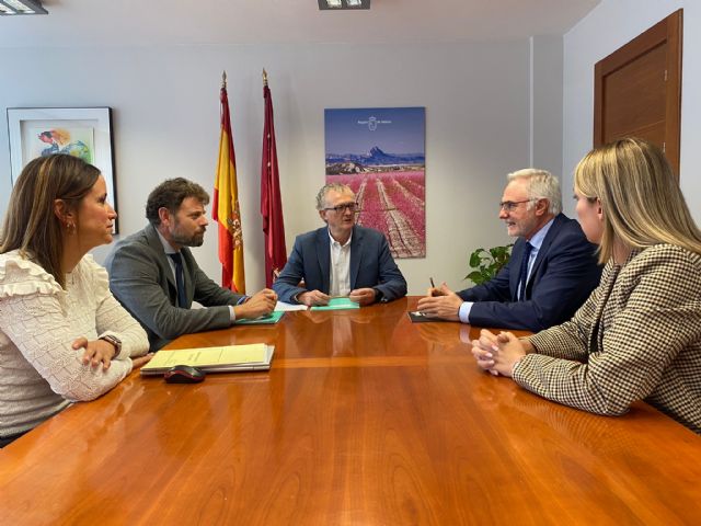 El alcalde traslada al consejero de Salud las líneas prioritarias de la política sanitaria de Torre Pacheco - 1, Foto 1