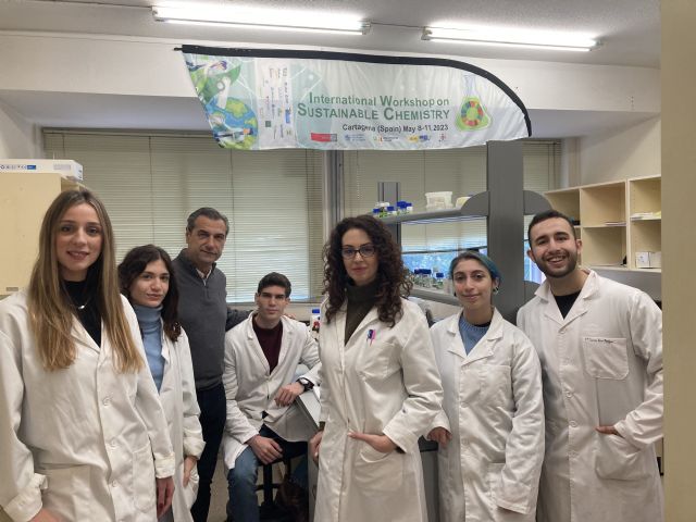 Pedro Lozano, junto a su equipo de investigación de química sostenible protagoniza portadas internacionales por sus avances en química verde - 2, Foto 2