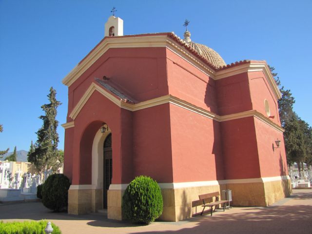 A la restauración de la capilla del cementerio, recordando la labor del arquitecto Justo Millán Espinosa A la restauración de la capilla del cementerio, recordando la labor del arquitecto Justo Millán Espinosa