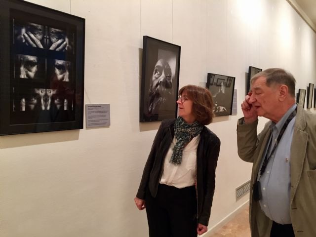 La sala de exposiciones del Auditorio regional muestra una colección de retratos de intelectuales polacos del siglo XX - 1, Foto 1