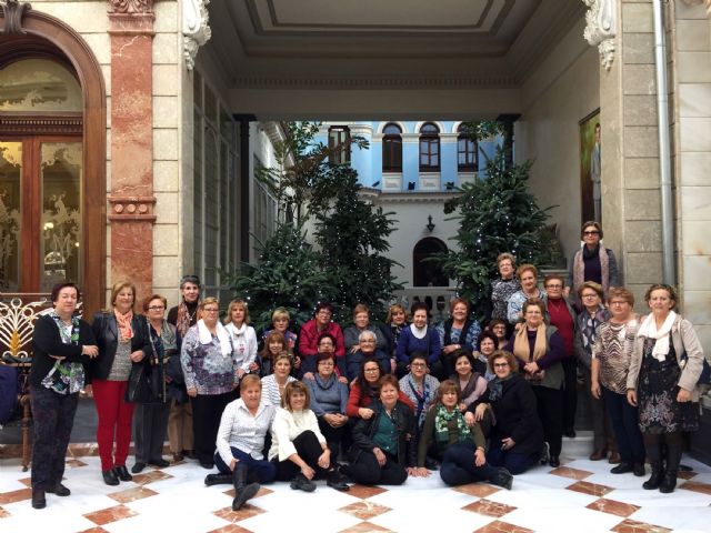 Las mujeres de la asociacion Isabel González disfrutan del Real Casino de Murcia - 2, Foto 2