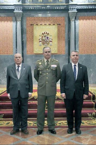 España. Teniente General Carlos Melero Claudio, Jefe de la Fuerza Terrestre, se han entregado las cédulas que reconocen a los dos nuevos embajadores de la Marca Ejército - 4, Foto 4