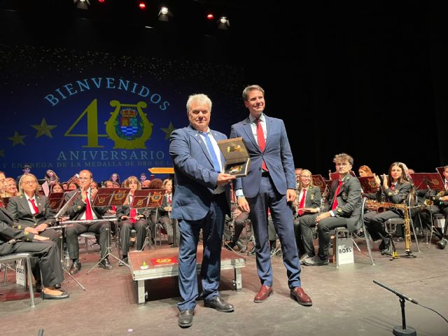 La Banda Municipal de Música de Molina de Segura recibe la Medalla de Oro de la Ciudad con motivo del 40 aniversario de su refundación - 2, Foto 2