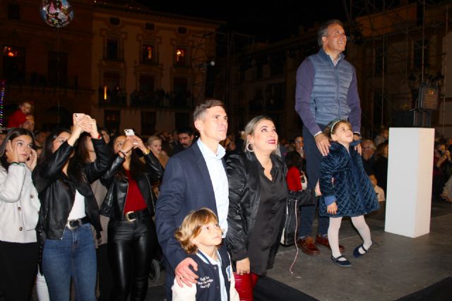 Unas 7.500 personas presencian en la Plaza de España y calles aledañas el encendido de la iluminación extraordinaria de Navidad - 1, Foto 1