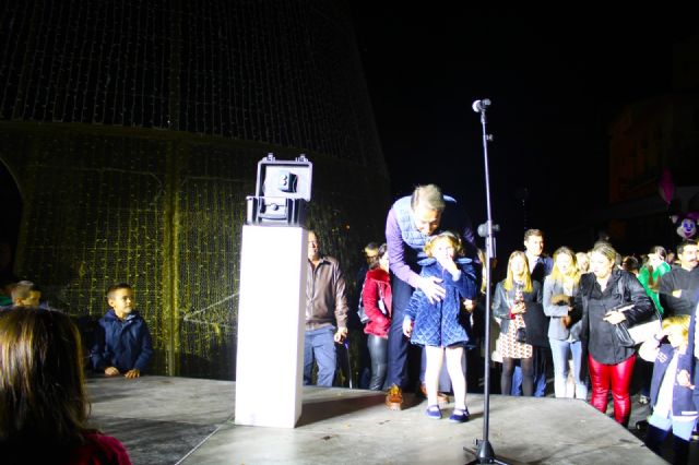 Unas 7.500 personas presencian en la Plaza de España y calles aledañas el encendido de la iluminación extraordinaria de Navidad - 3, Foto 3