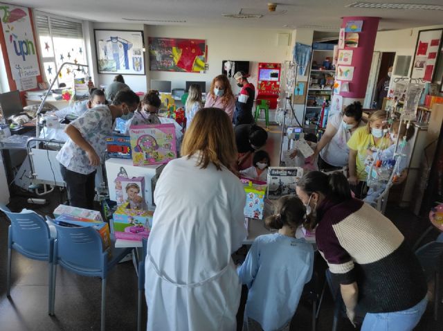 Los empleados de Grupo Aire reparten solidaridad navideña a Banco de Alimentos, Hospital General de Alicante y las asociaciones Achalay y Creando huellas - 1, Foto 1