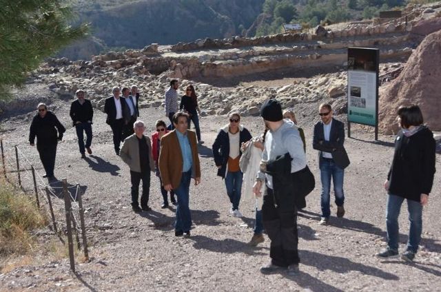 El alcalde invita al presidente de la Comunidad Autónoma a visitar el yacimiento de La Bastida - 5, Foto 5