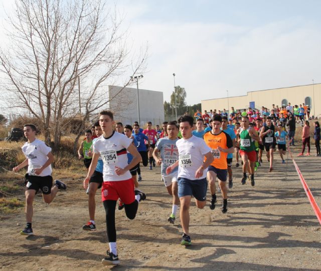 Un millar de alumnos compiten en la final regional de campo a través en edad escolar en Puerto Lumbreras - 2, Foto 2