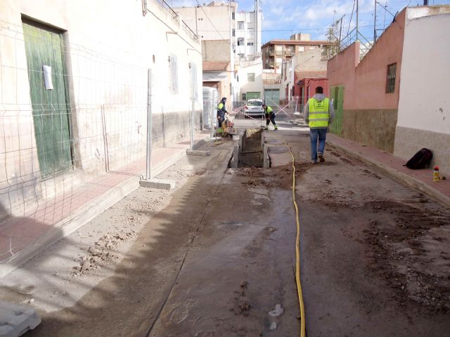 En un plazo de dos semanas estarán finalizadas las obras de renovación de la red y acometidas de alcantarillado en la calle Extremadura y Callejón de la vía Valle del Guadalentín, Foto 3