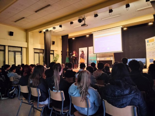 Alumnos del IES Ingeniero de la Cierva organizan la I Jornada de Visibilidad del Punto Información Juvenil - 3, Foto 3