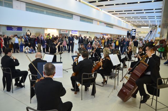 Primer concierto de la Orquesta Sinfónica  en el Aeropuerto Internacional - 1, Foto 1