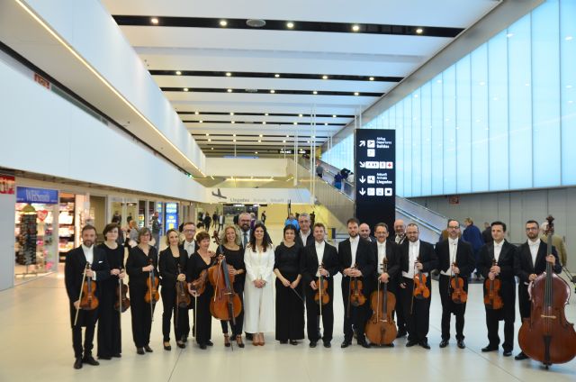 Primer concierto de la Orquesta Sinfónica  en el Aeropuerto Internacional - 2, Foto 2