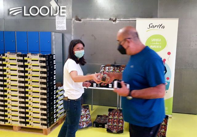 Looije dona 2.340 tarrinas de tomate cherry Sarita entre personas vacunadas y sanitarios de Águilas - 2, Foto 2