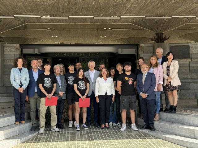 Los alumnos del IES Rey Carlos III leen el Manifiesto de la Alianza del Movimiento sin Tabaco - 1, Foto 1