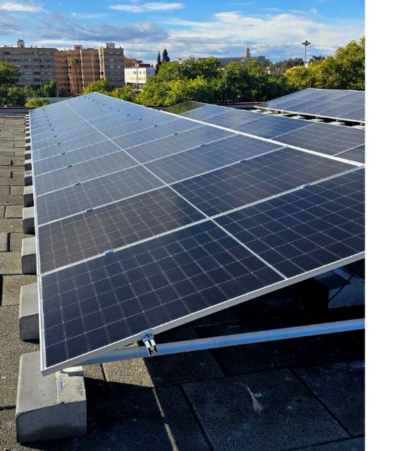 La Comunidad ahorra más de 1,7 millones de euros con la instalación de 396 placas solares en tres edificios administrativos La Comunidad ahorra más de 1,7 millones de euros con la instalación de 396 placas solares en tres edificios administrativos