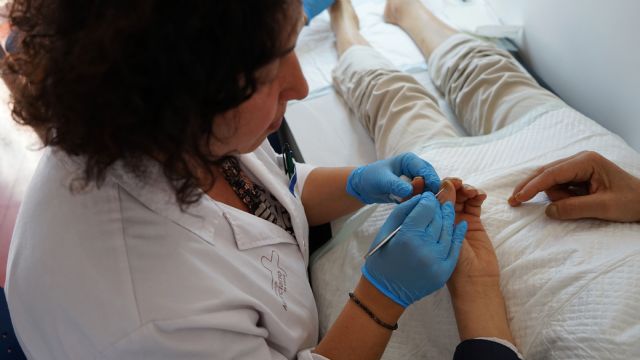 Un proyecto pionero de Enfermería ofrece cuidado especializado para las lesiones cutáneas de los enfermos de cáncer Un proyecto pionero de Enfermería ofrece cuidado especializado para las lesiones cutáneas de los enfermos de cáncer
