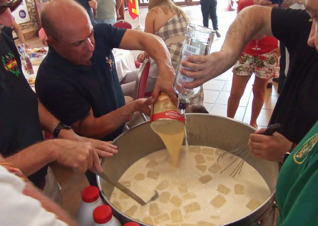 Doscientas cuarenta personas abarrotan la comida de verano de los amigos de las Fuerzas Armadas - 5, Foto 5