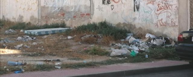 PP: el pueblo sigue sucio, sin limpiar, con desperfectos y desaparición de mobiliario urbano - 4, Foto 4