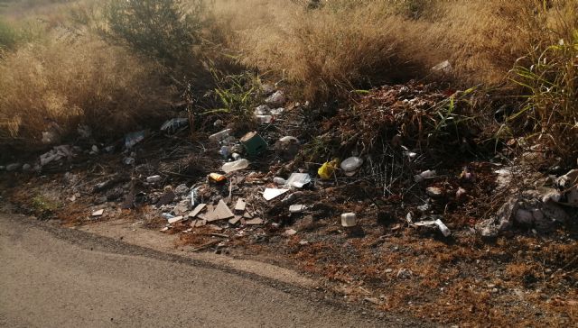 PP: el pueblo sigue sucio, sin limpiar, con desperfectos y desaparición de mobiliario urbano - 5, Foto 5