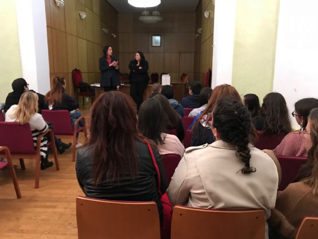 Estudiantes de Animación Sociocultural y de Integración Social visitan la Concejalía de Juventud en Torre Pacheco - 4, Foto 4