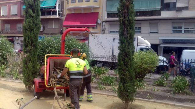 Parques y Jardines mantiene el 'ciclo verde' utilizando triturado de poda en más de 500 jardines del municipio - 2, Foto 2