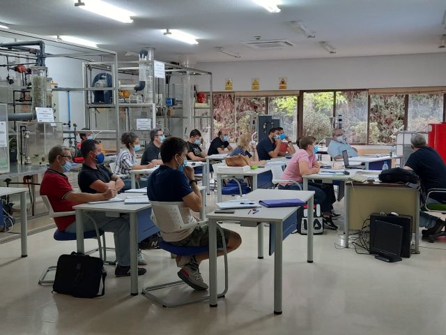 La Comunidad lanza 74 cursos para formar a más de mil desempleados en puestos con alta demanda en el área industrial de Cartagena - 1, Foto 1