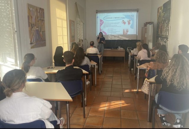 Los monitores de los Servicios Matinales de Proximidad (Aulas Matinales) reciben formación en materia de Primeros Auxilios y Atención Básica de Salud - 2, Foto 2