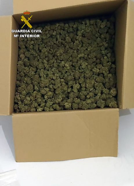 La Guardia Civil detiene en ruta a un conductor con seis kilos de marihuana - 1, Foto 1