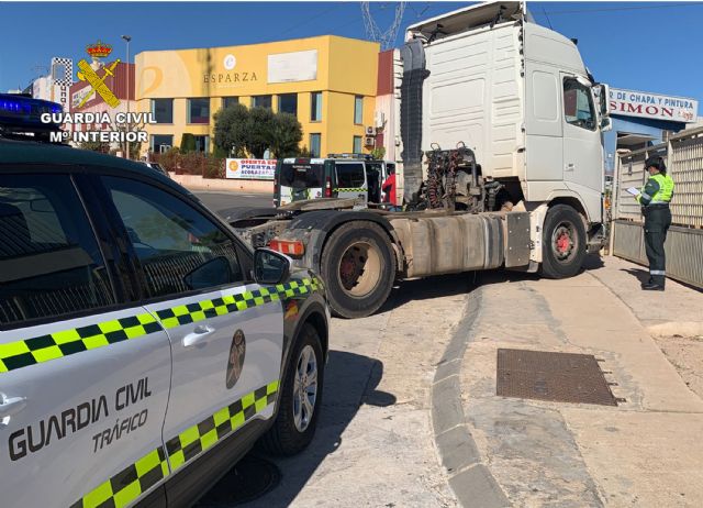 La Guardia Civil investiga a un camionero por conducir de forma temeraria, con el permiso de conducción retirado y bajo los efectos de alcohol y drogas - 2, Foto 2