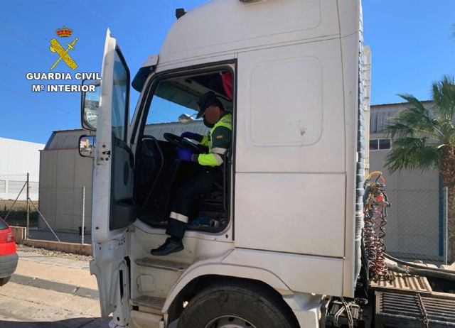 La Guardia Civil investiga a un camionero por conducir de forma temeraria, con el permiso de conducción retirado y bajo los efectos de alcohol y drogas - 4, Foto 4