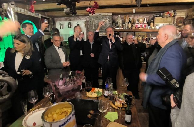 Más de ciento veinte personalidades asisten al tradicional brindis de fin año de Tomás Martínez Pagán - 1, Foto 1