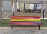Lorcaíris denuncia la vandalización del banco arcoíris en Lorca y pide una condena firme al Ayuntamiento Lorcaíris denuncia la vandalización del banco arcoíris en Lorca y pide una condena firme al Ayuntamiento