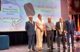 El alcantarillero Francisco Almela Navarro y el Centro de Mayores de Campoamor reciben los premios Bastn de Oro