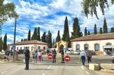 Los lorquinos cumplen con la tradición de acudir a los cementerios en el Día de Todos los Santos