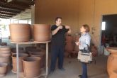 La directora general de Comercio y Proteccin del Consumidor visita la empresa artesana totanera Alfartudela